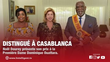 Distingué à Casablanca, Noël Dourey présente son prix à la Première Dame DOMINIQUE OUATTARA